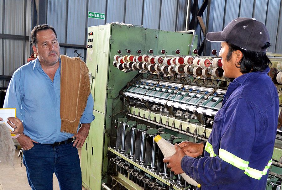 Visita a la cooperativa Punha e hilandería Warmi en Abra Pampa